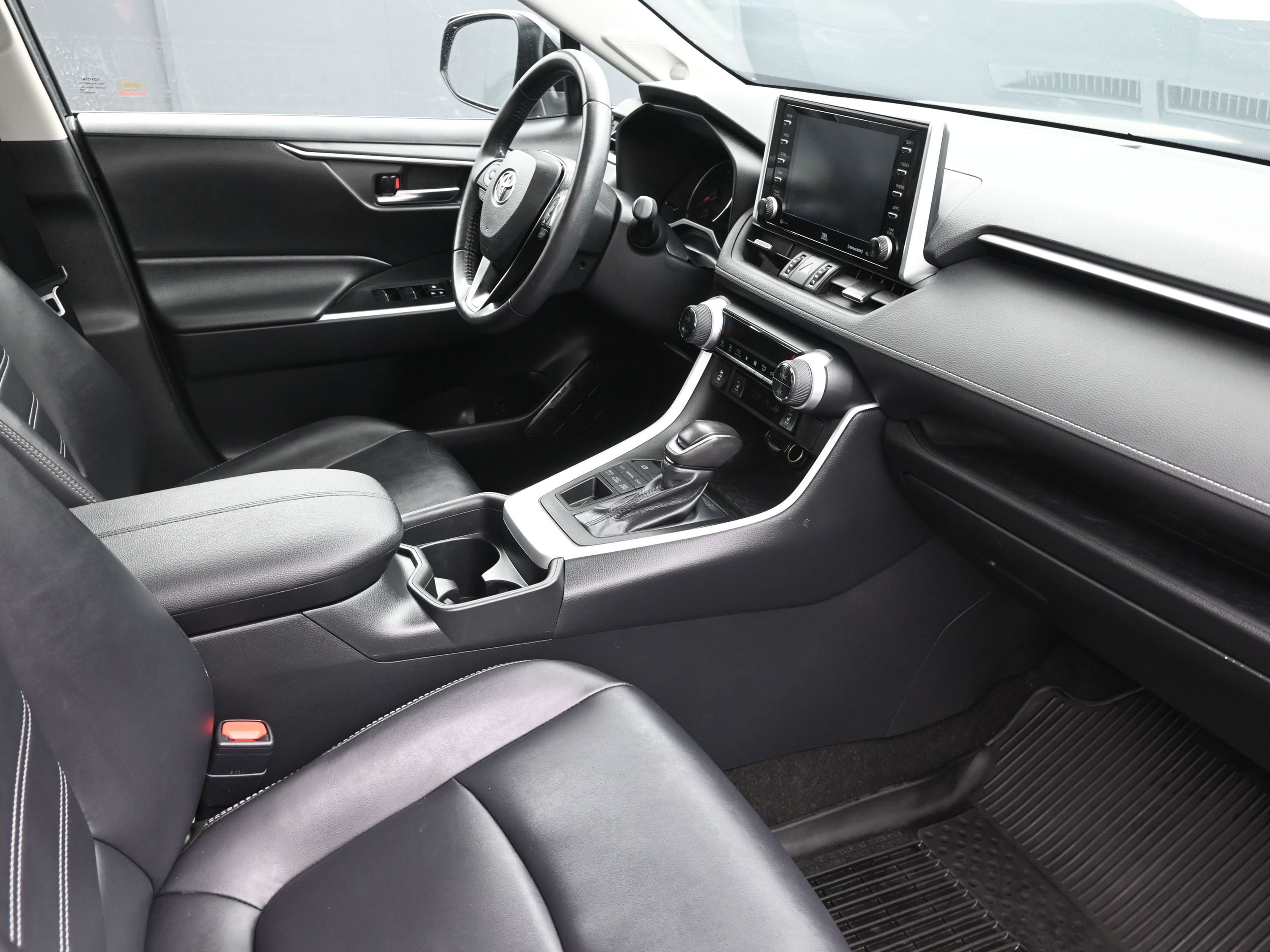 Used 2019 Toyota RAV4 XLE Premium image 26