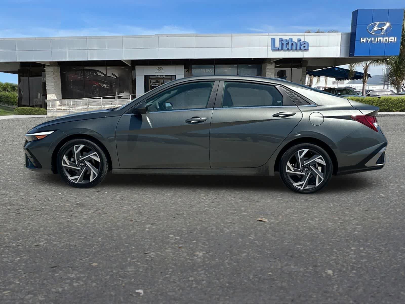 Used 2025 Hyundai Elantra SEL FWD image 6