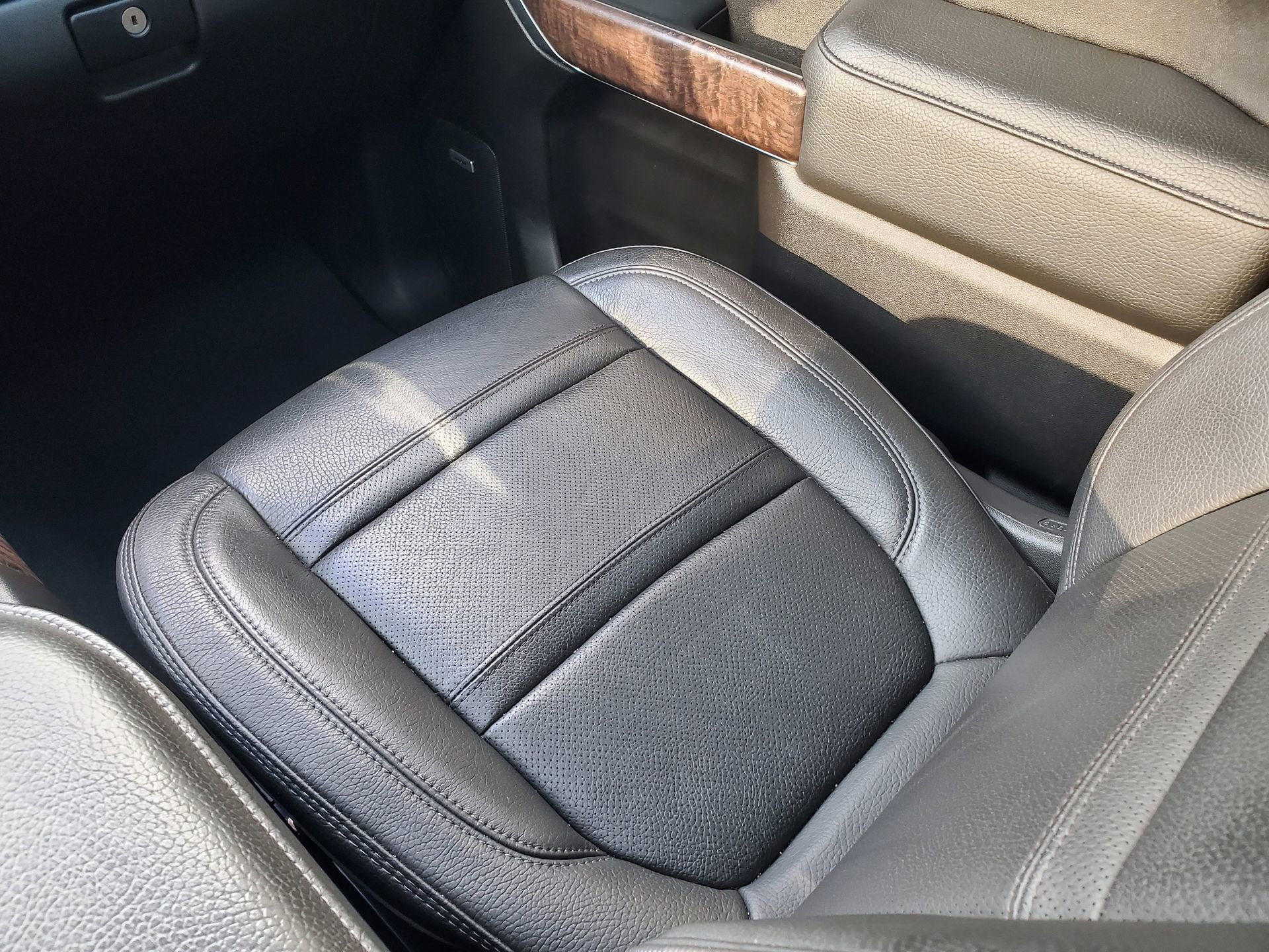 Used 2023 GMC Sierra 3500 Denali w/ Denali Ultimate Package image 15