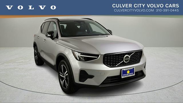 New 2026 Volvo XC40 B5 Core w/ Climate Package