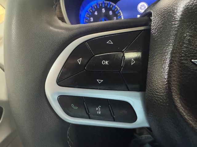 Used 2024 Chrysler Pacifica Limited FWD image 18