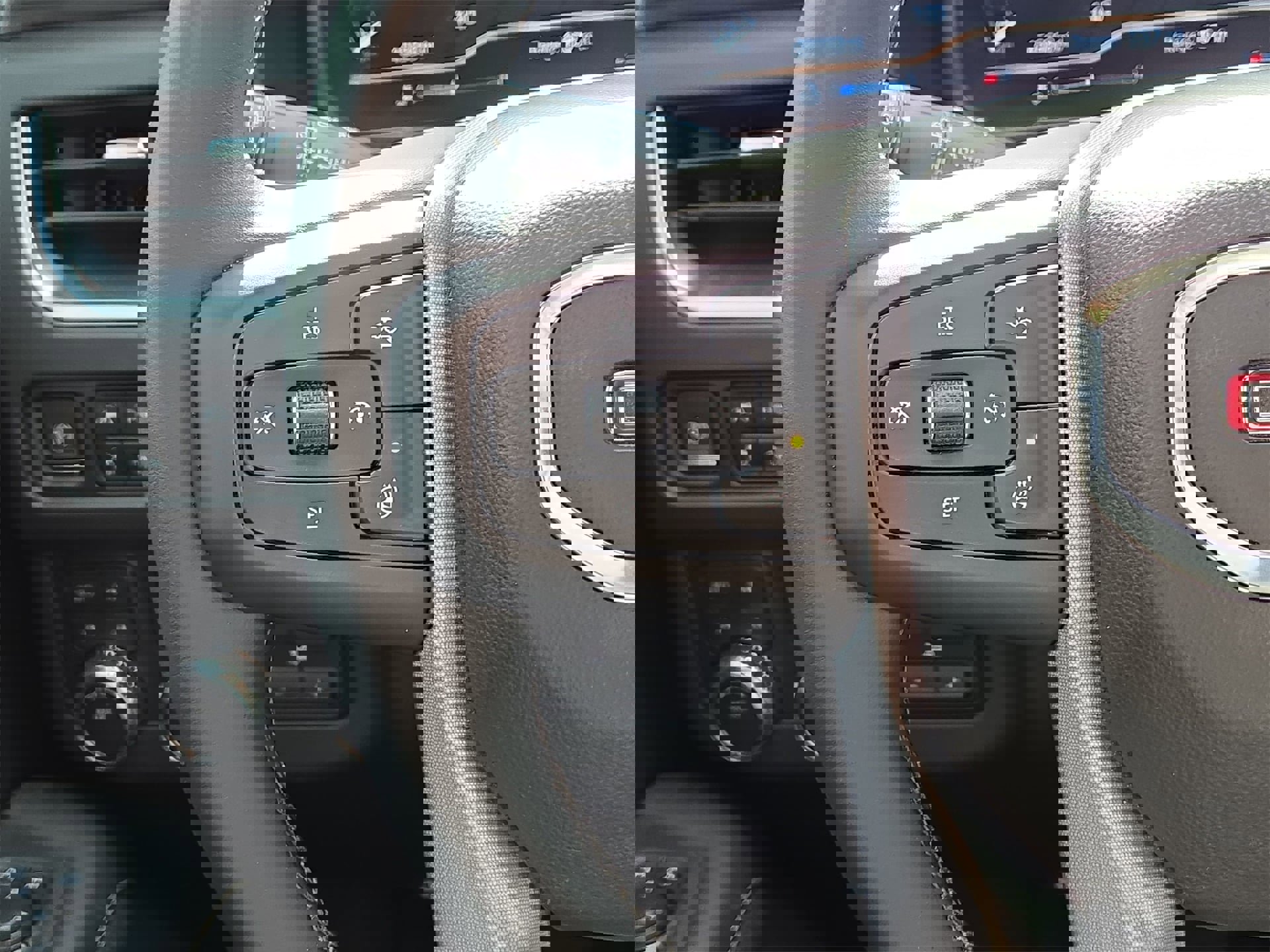 Used 2023 GMC Yukon SLT w/ SLT Premium Package image 21