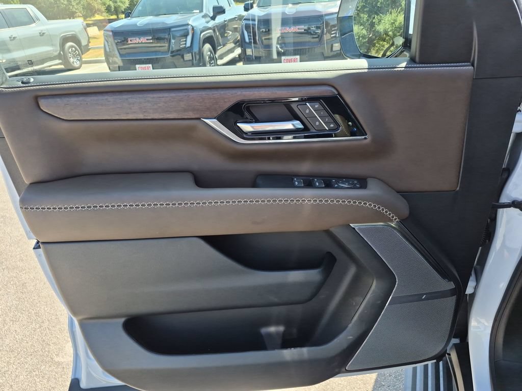 New 2026 GMC Yukon XL Denali Ultimate w/ LPO, Floor Liner Package AWD/4WD image 18