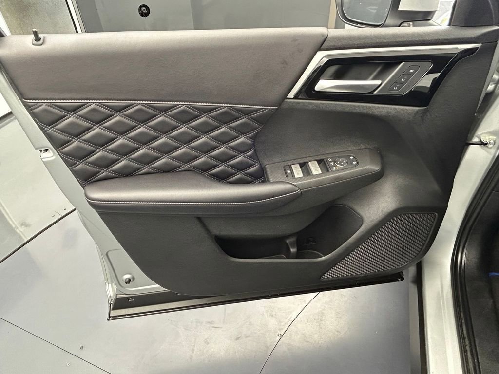 New 2025 Mitsubishi Outlander SEL image 17