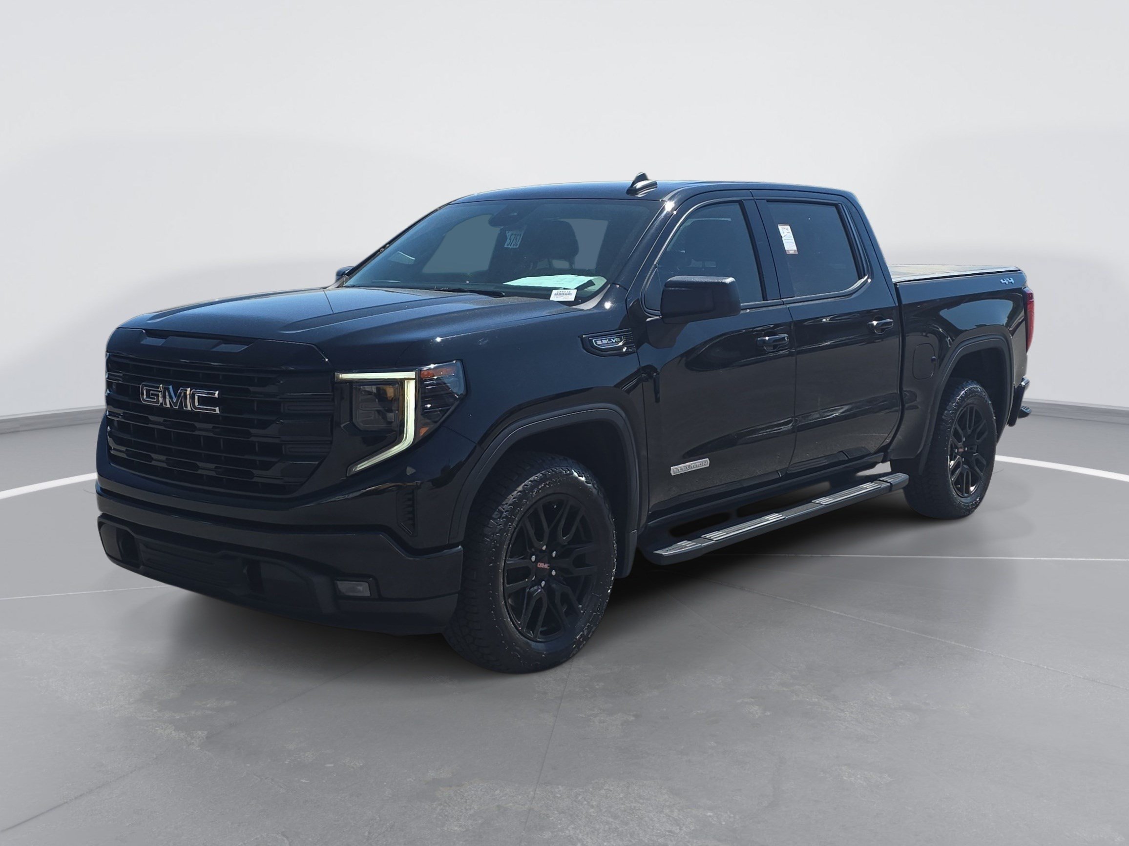 Used 2024 GMC Sierra 1500 Elevation w/ LPO, Elevation Black Package AWD/4WD image 7