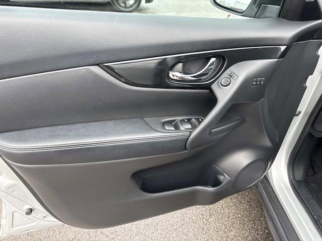 Used 2018 Nissan Rogue SL image 11