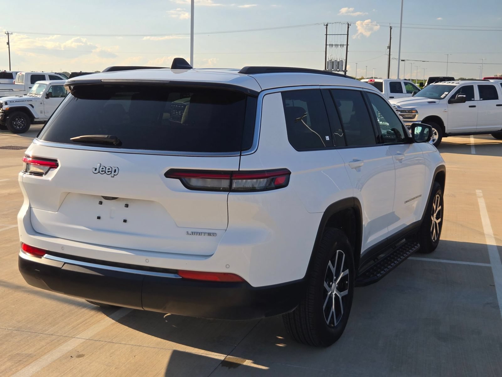 Used 2025 Jeep Grand Cherokee L Limited RWD image 3