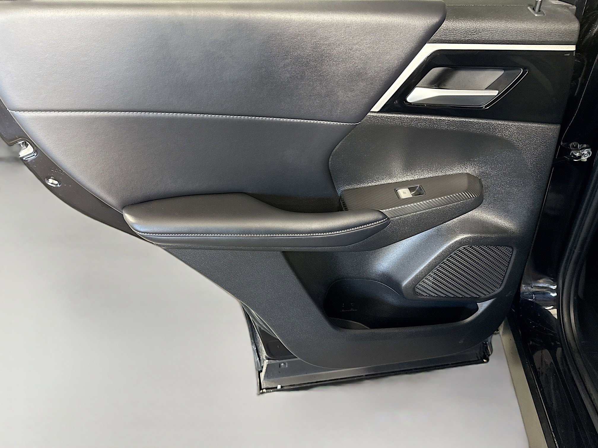 Used 2024 Mitsubishi Outlander SE Black Edition image 26