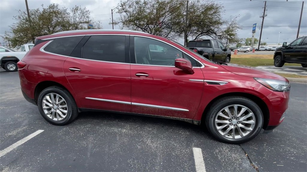 Used 2020 Buick Enclave Essence w/ Sound and Sites Package image 4