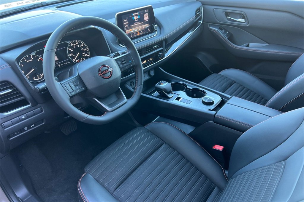 Used 2025 Nissan Rogue SV image 12