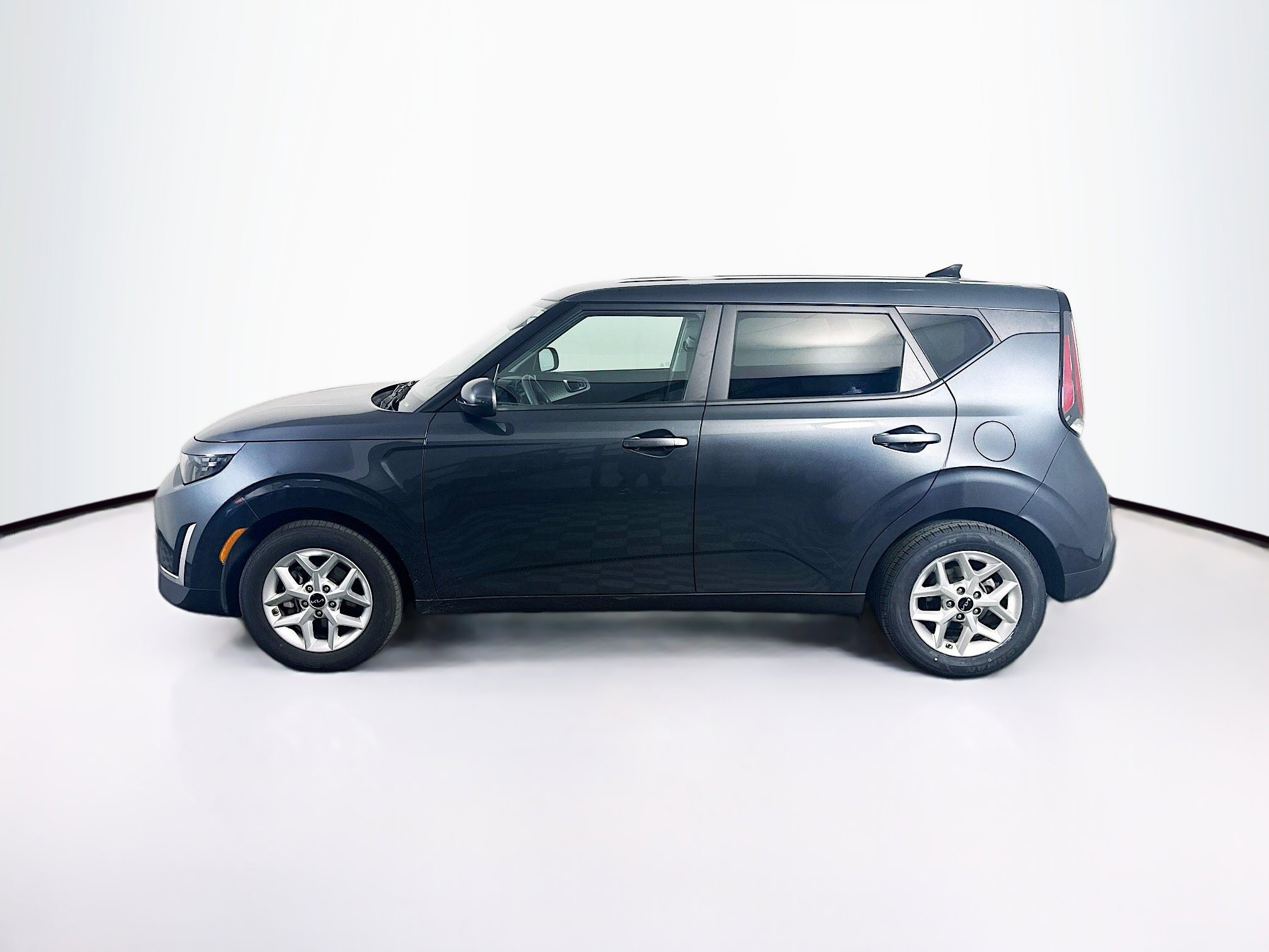 Used 2025 Kia Soul LX w/ LX Technology Package image 4
