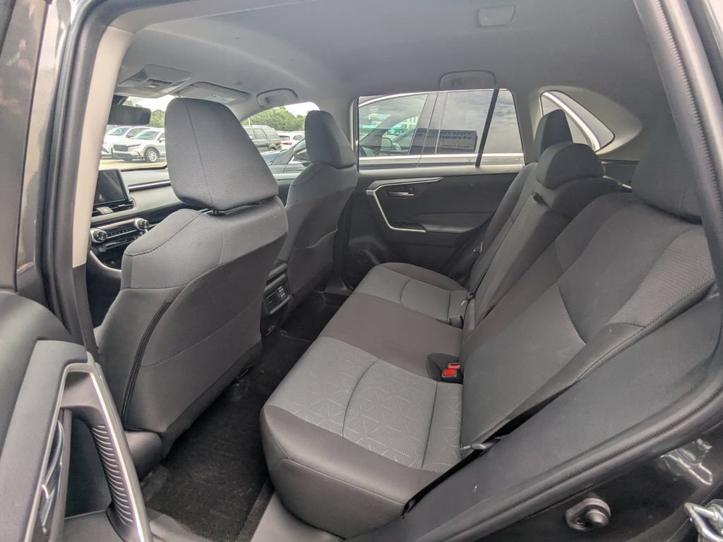 Used 2025 Toyota RAV4 XLE FWD image 21
