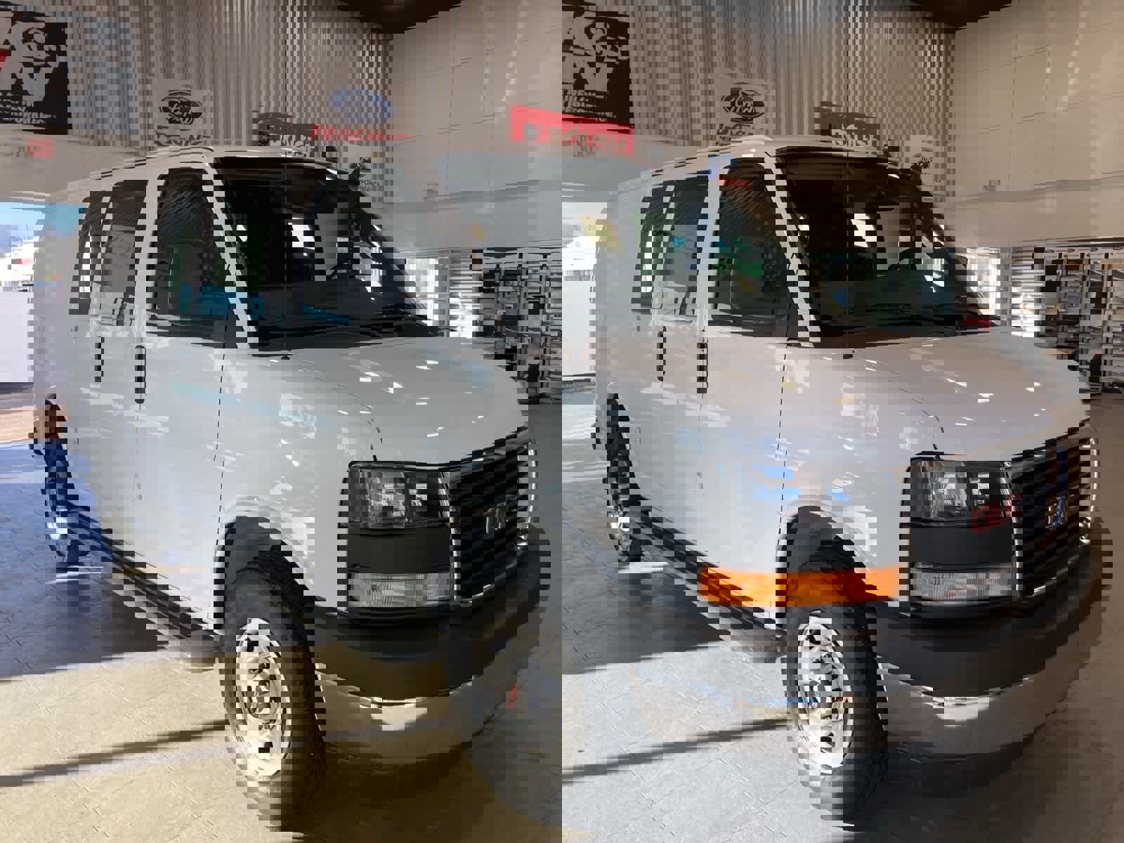 Used 2024 GMC Savana 2500 w/ Driver Convenience Package image 3