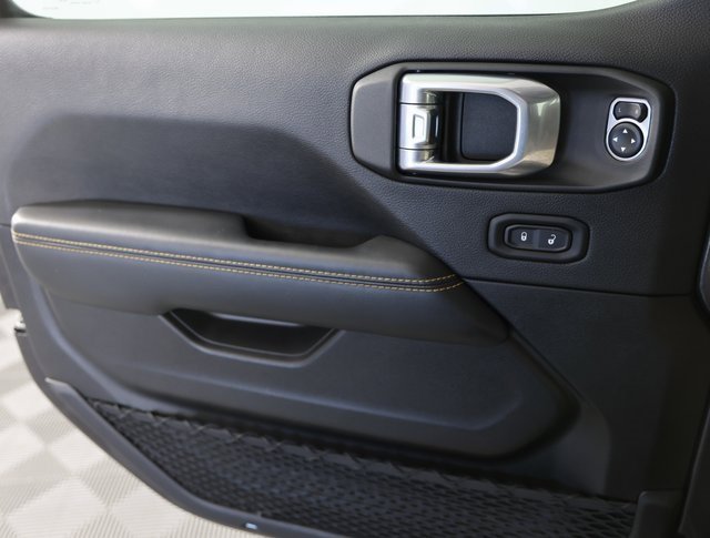 Used 2025 Jeep Wrangler Sahara image 25