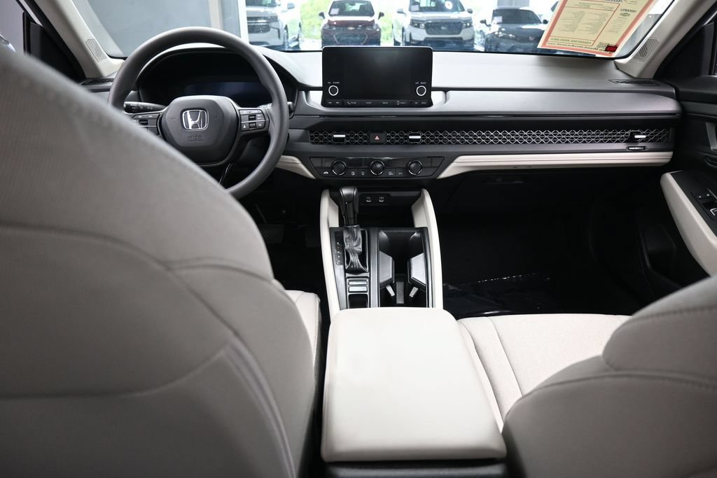 Used 2025 Honda Accord SE image 39