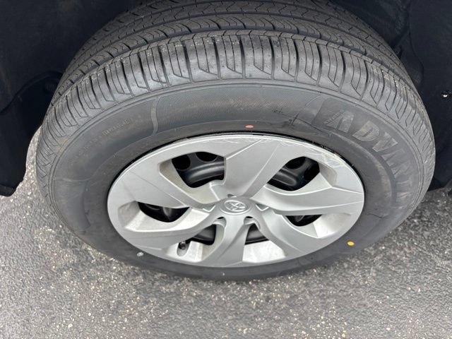 Used 2022 Toyota RAV4 LE FWD image 26