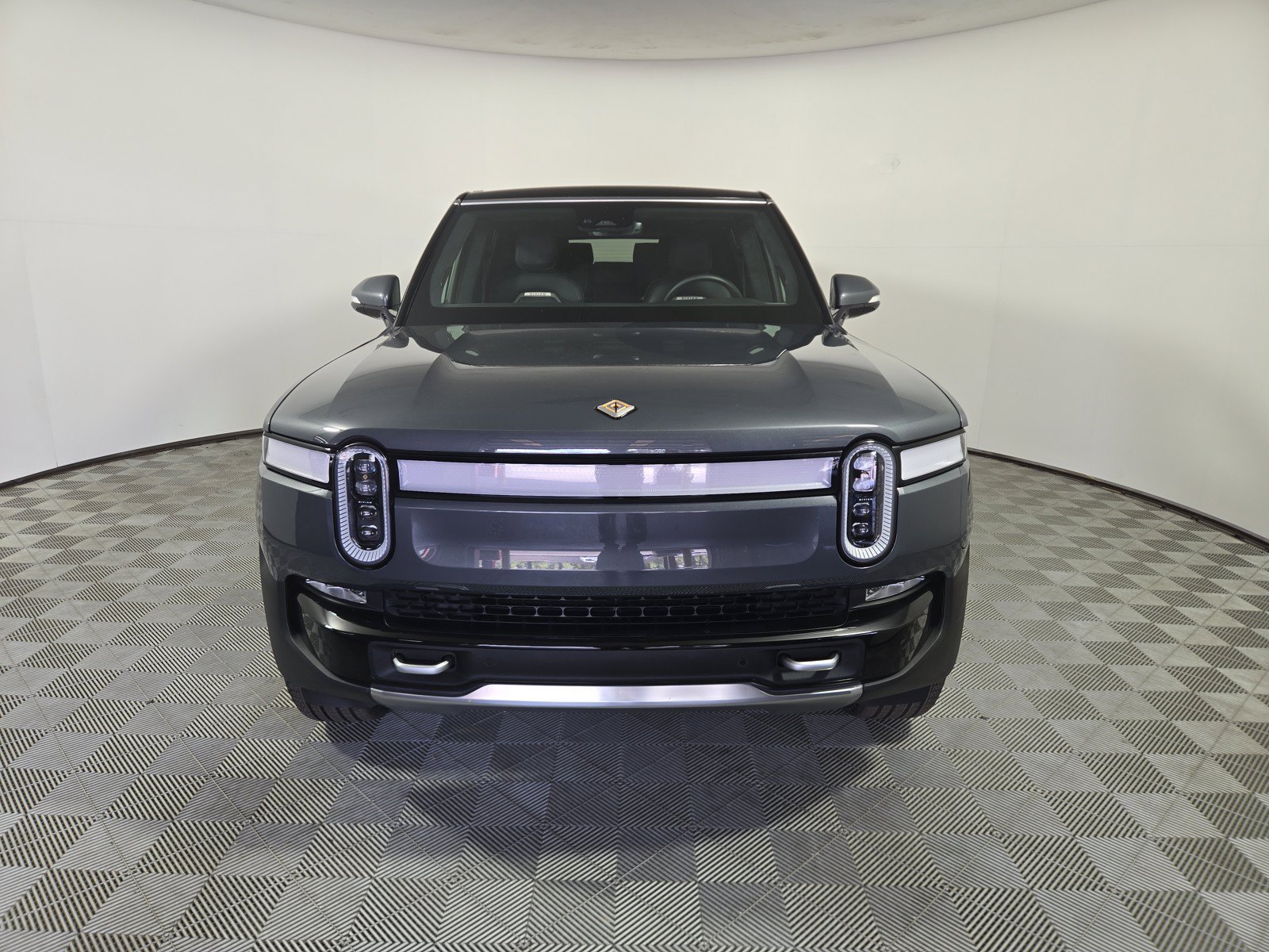 Used 2024 Rivian R1S Adventure AWD/4WD image 8