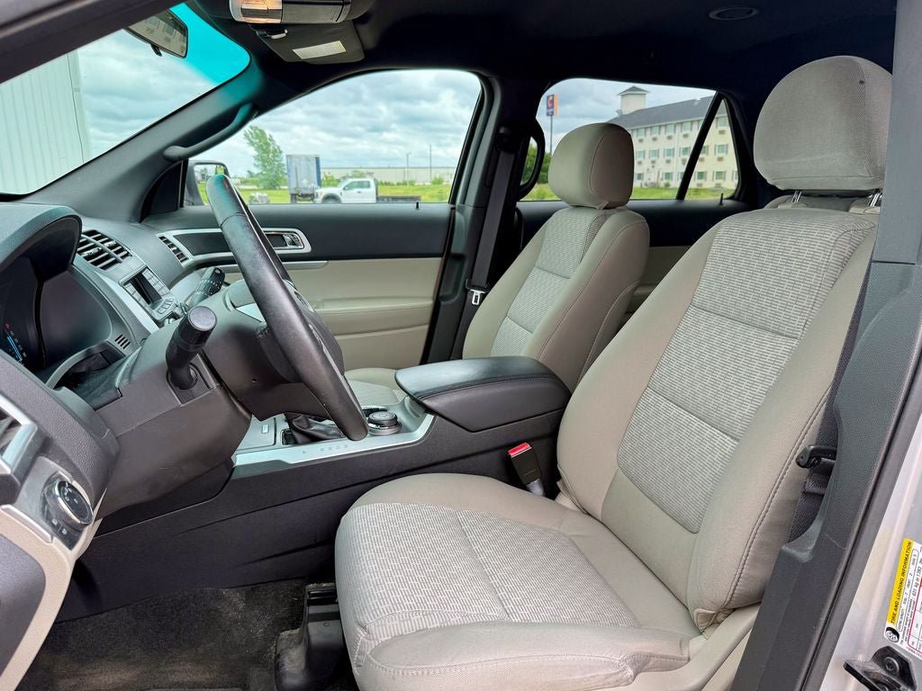 Used 2015 Ford Explorer XLT AWD/4WD image 11
