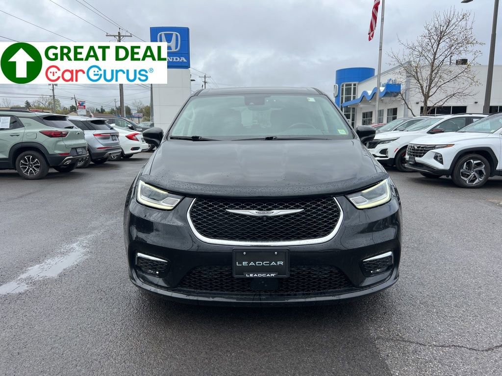 Used 2022 Chrysler Pacifica Touring-L w/ Uconnect Theater Family Group FWD image 8