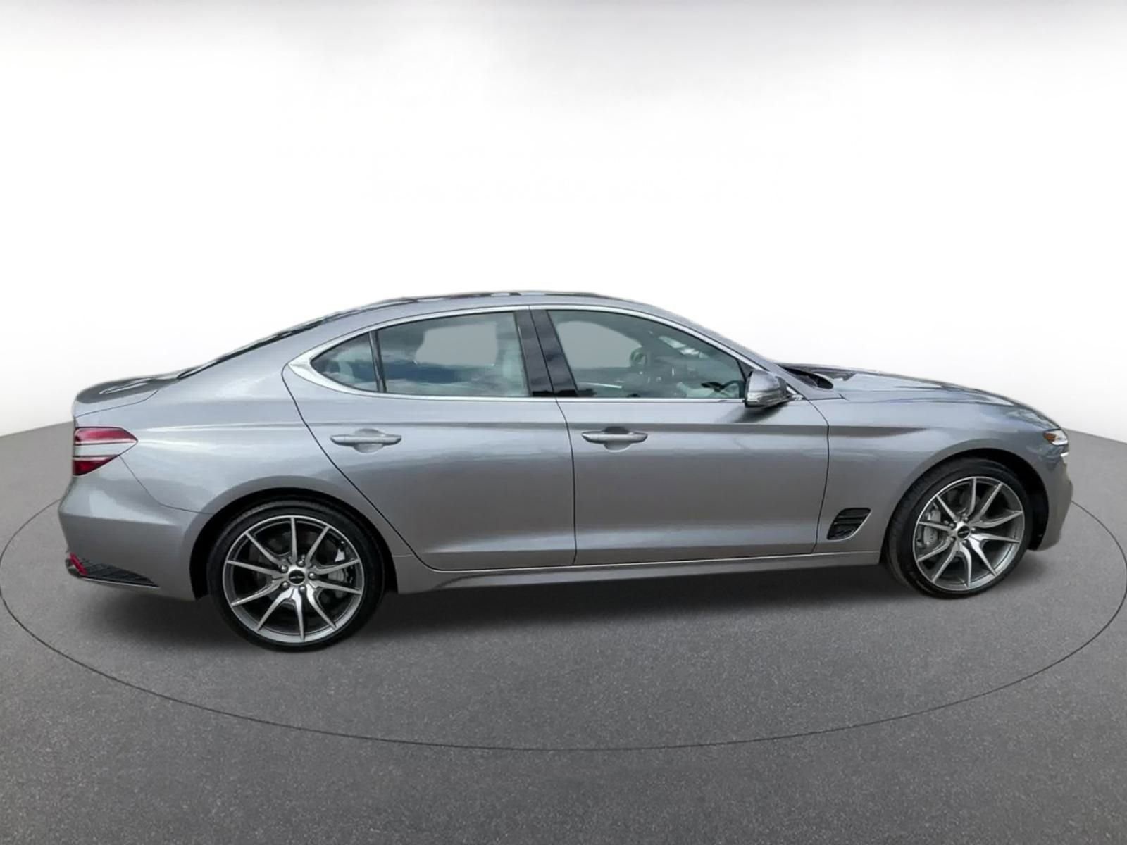 Used 2025 Genesis G70 2.5T image 16