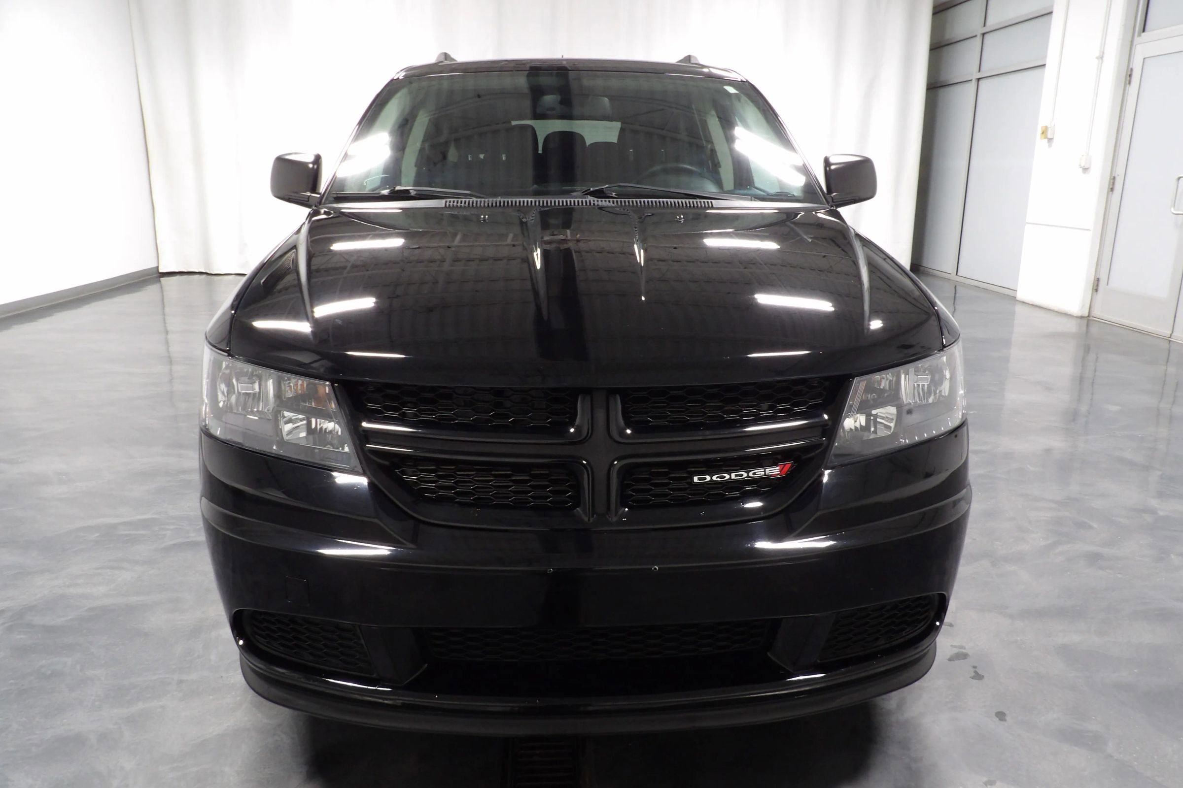 Used 2018 Dodge Journey SE w/ Blacktop Package image 2