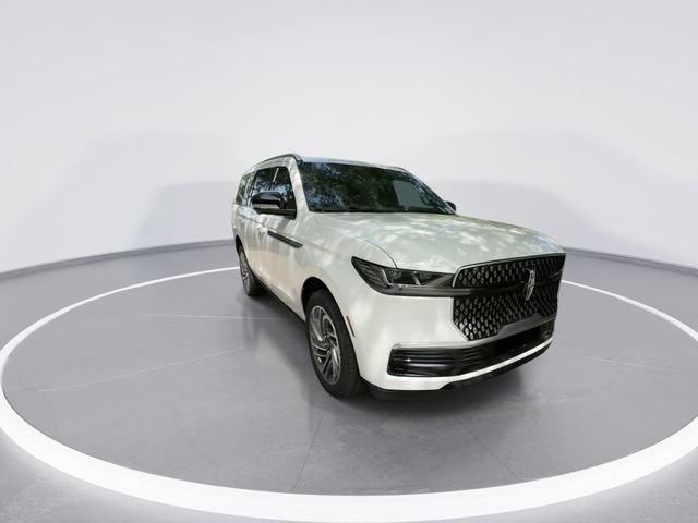New 2027 Lincoln Navigator Reserve AWD/4WD image 2