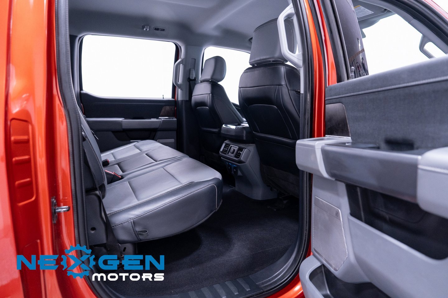 Used 2023 Ford F150 Lariat w/ Trailer Tow Package image 44