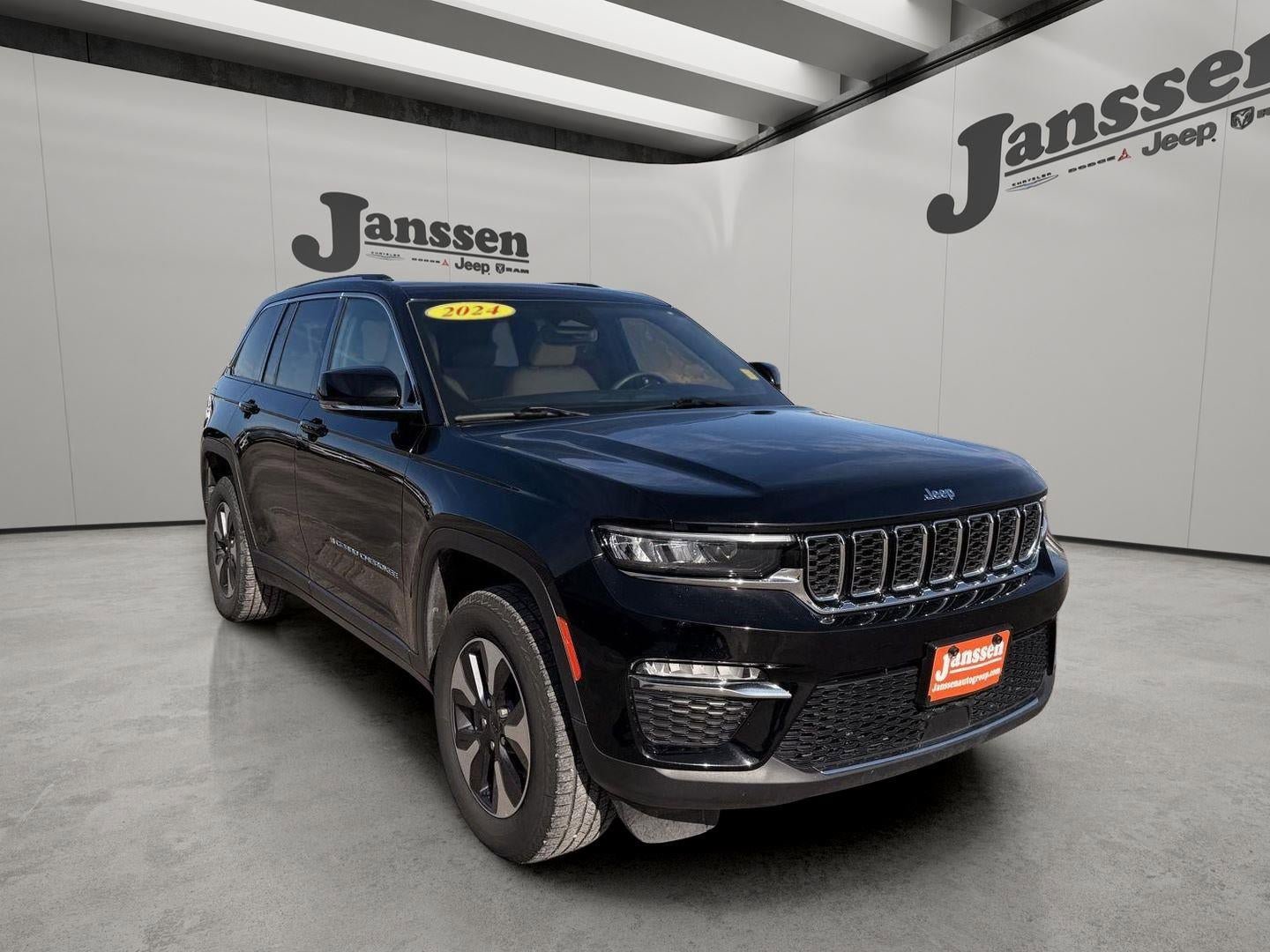 Used 2024 Jeep Grand Cherokee Limited 4xe AWD/4WD image 4