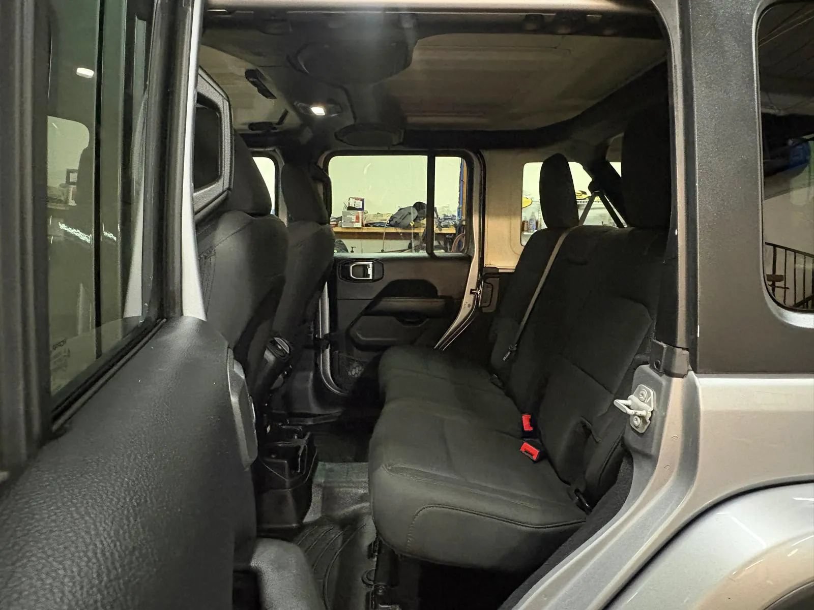 Used 2018 Jeep Wrangler Unlimited Sahara w/ Dual Top Group AWD/4WD image 22