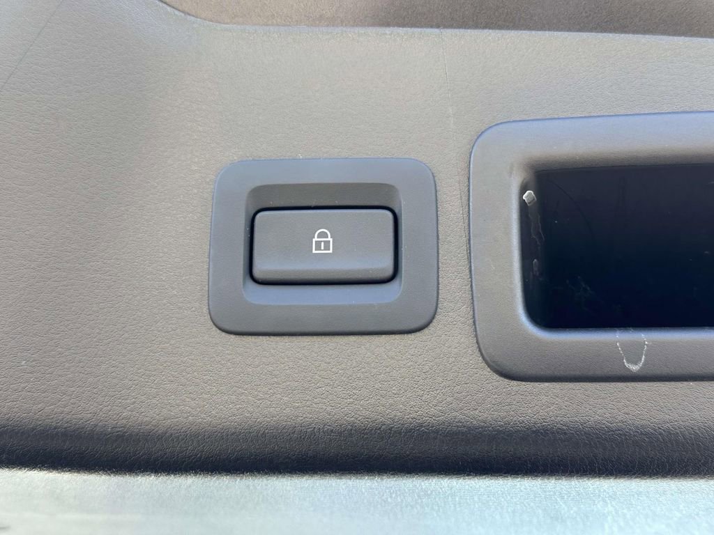 Used 2023 MAZDA MAZDA3 s image 9