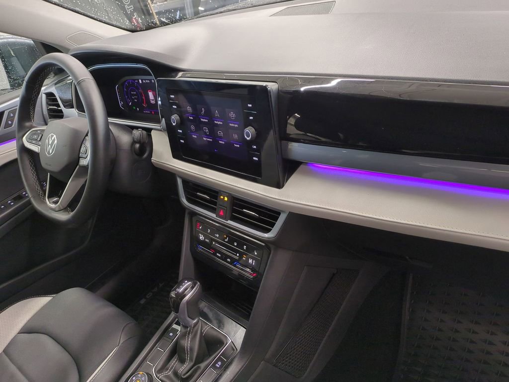 Used 2025 Volkswagen Taos SEL image 39