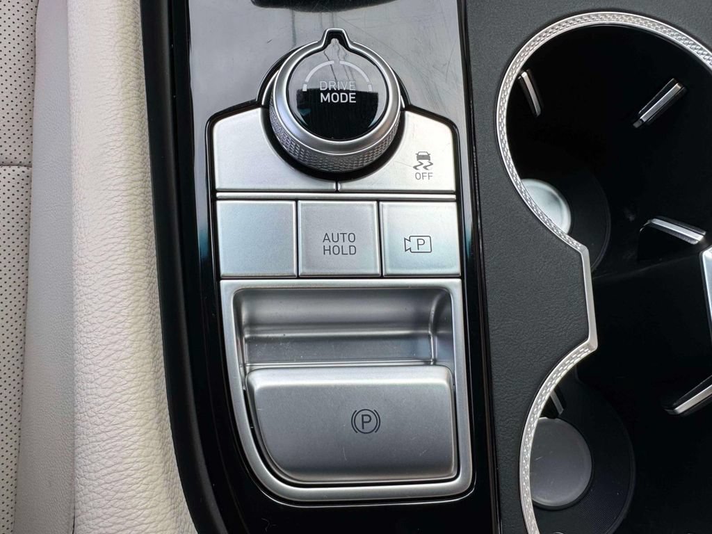 Certified 2026 Genesis G70 2.5T AWD/4WD image 33