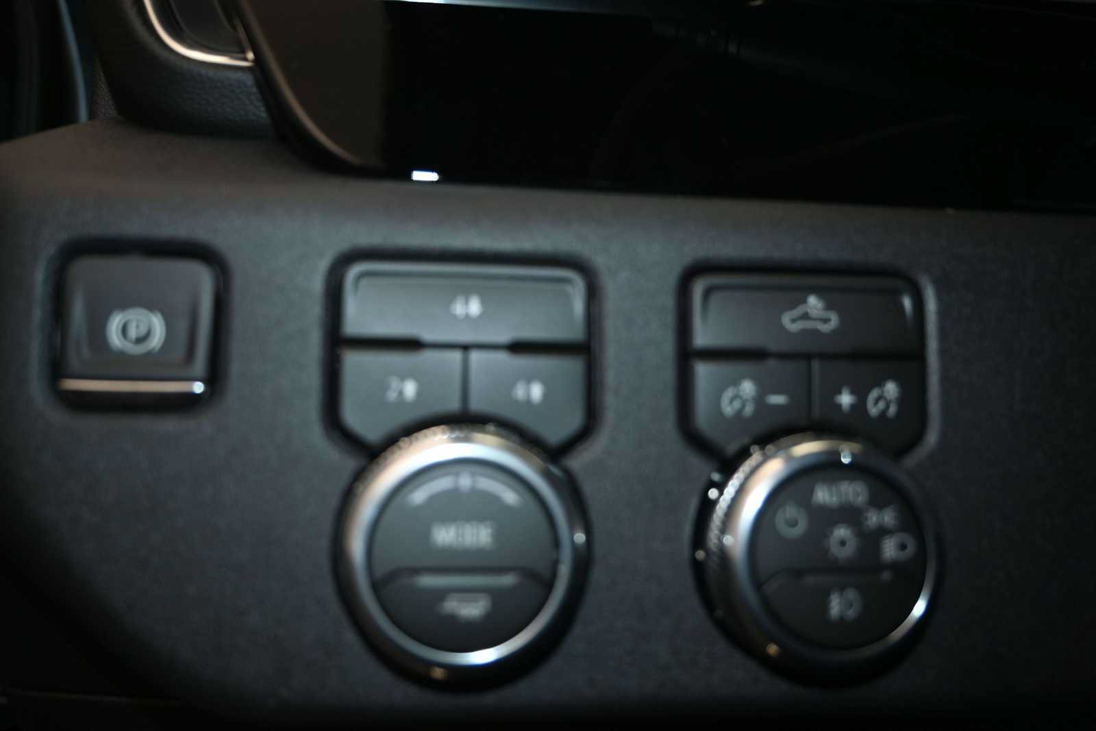 New 2026 GMC Sierra 2500 SLE w/ Preferred Package AWD/4WD image 19