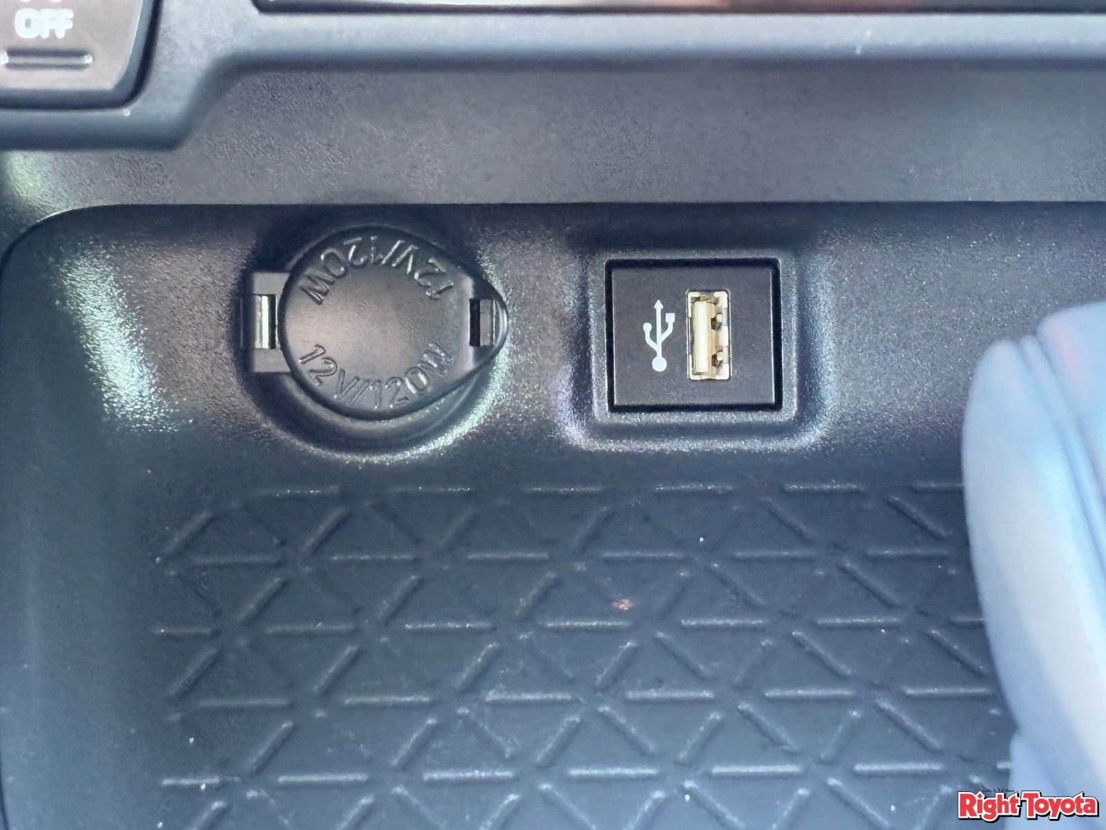 Certified 2025 Toyota RAV4 LE image 28