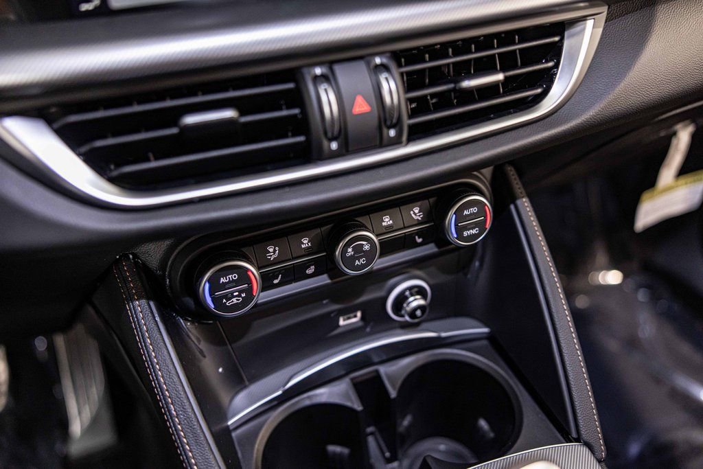 New 2025 Alfa Romeo Stelvio Sprint image 29