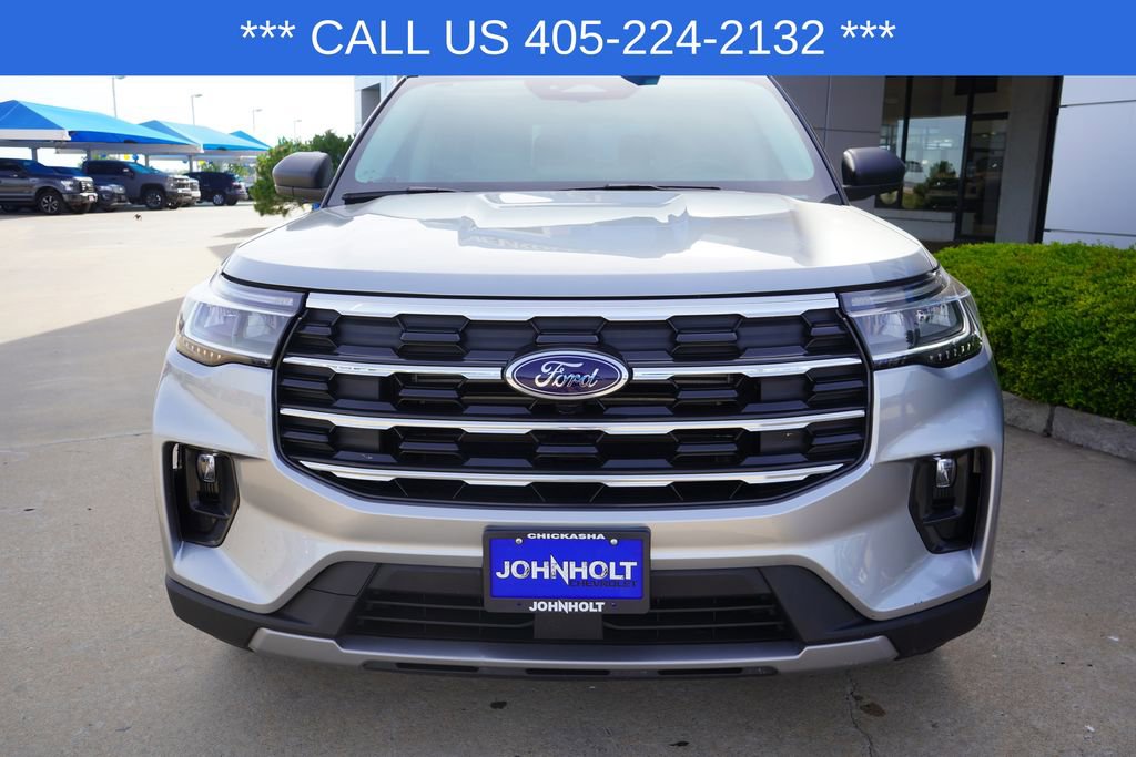 Used 2025 Ford Explorer Active w/ Active Comfort Package RWD image 3