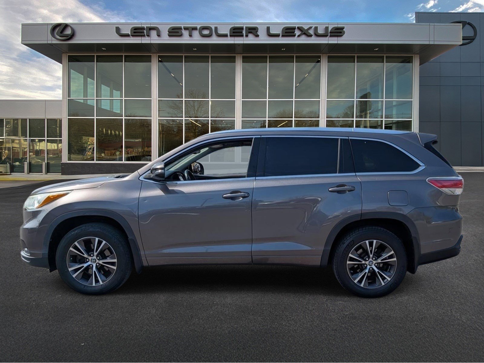 Used 2016 Toyota Highlander XLE image 6