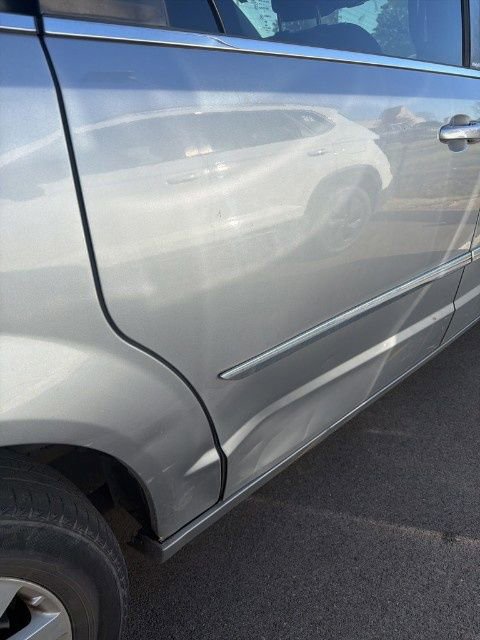 Used 2014 Chrysler Town & Country Touring image 13