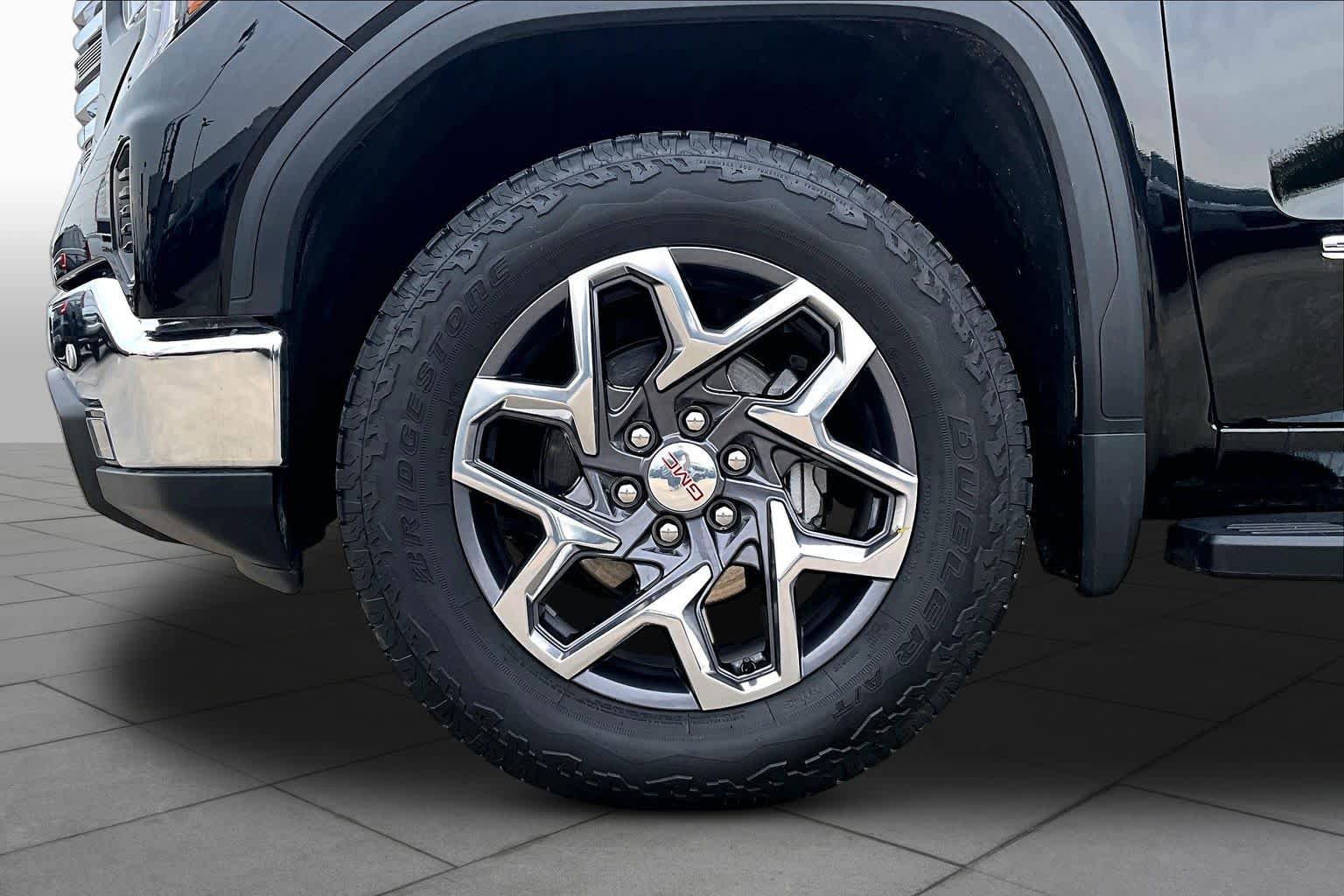 Used 2026 GMC Sierra 1500 SLT AWD/4WD image 11