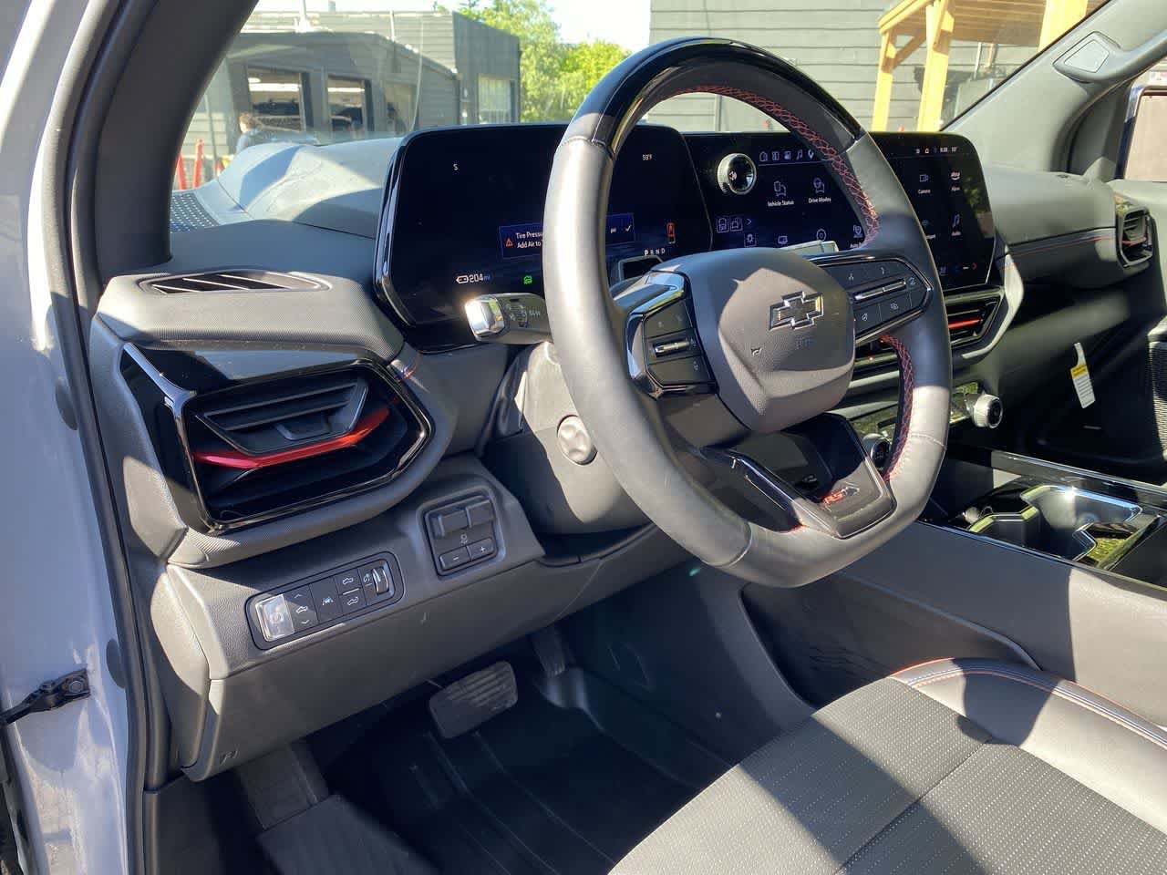 Used 2025 Chevrolet Silverado EV RST AWD/4WD image 2