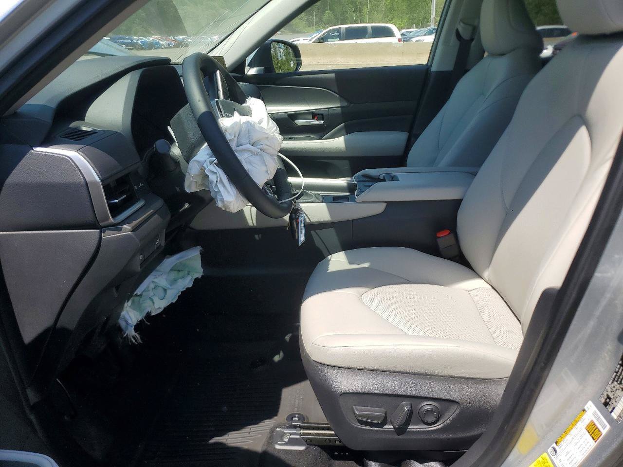 Used 2025 Toyota Grand Highlander AWD Hybrid image 6