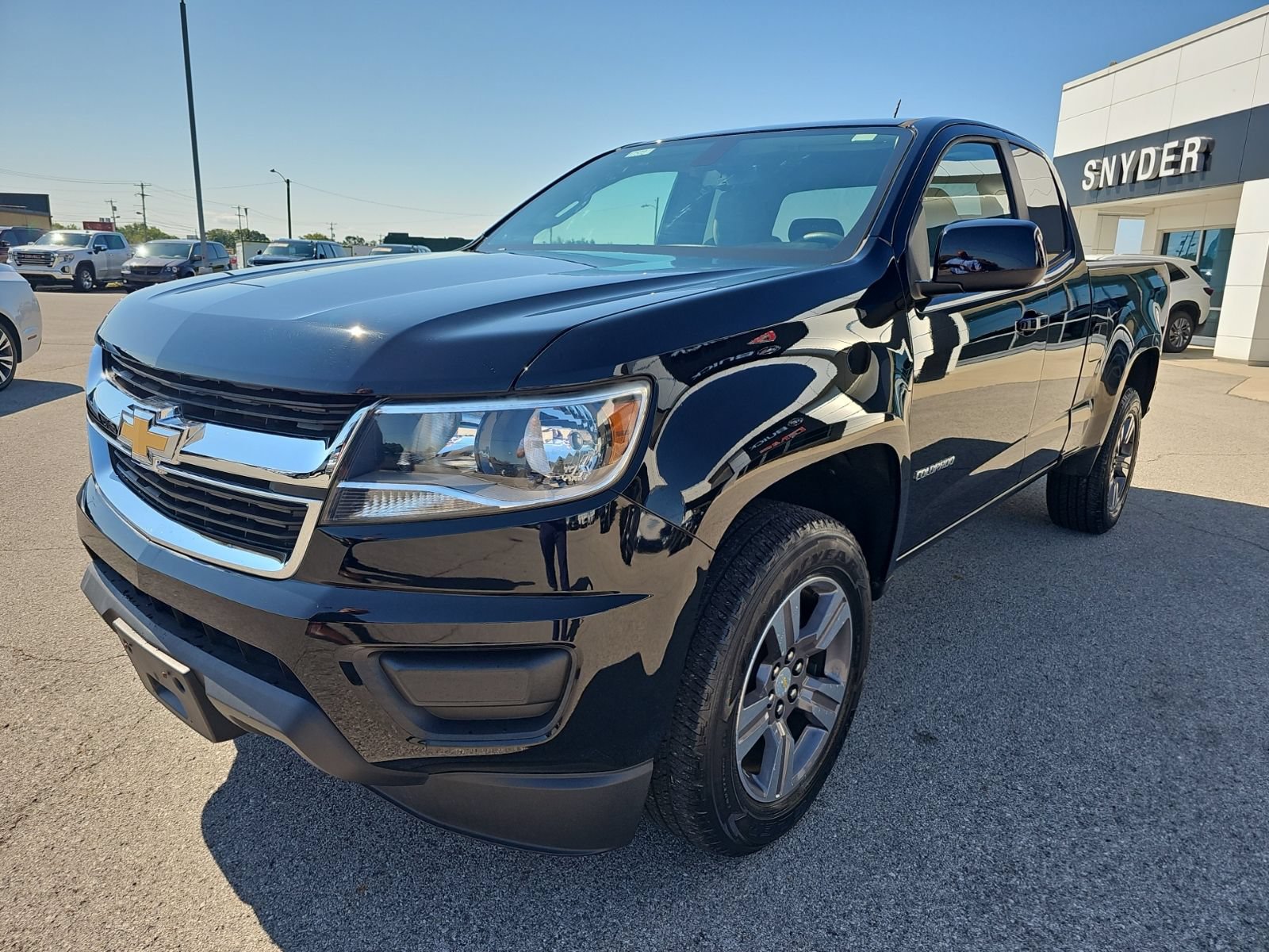 Used 2018 Chevrolet Colorado W/T w/ Custom Special Edition AWD/4WD image 3