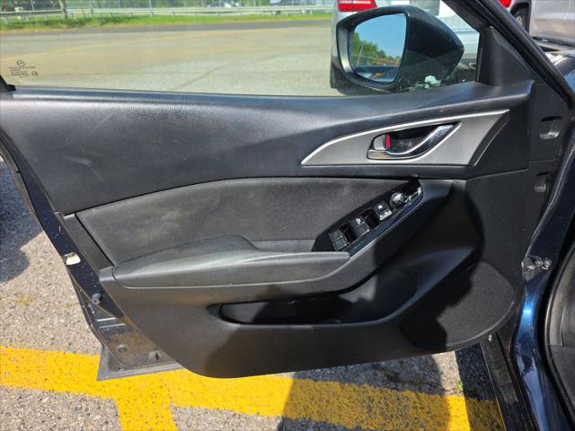 Used 2018 MAZDA MAZDA3 Sport FWD image 12