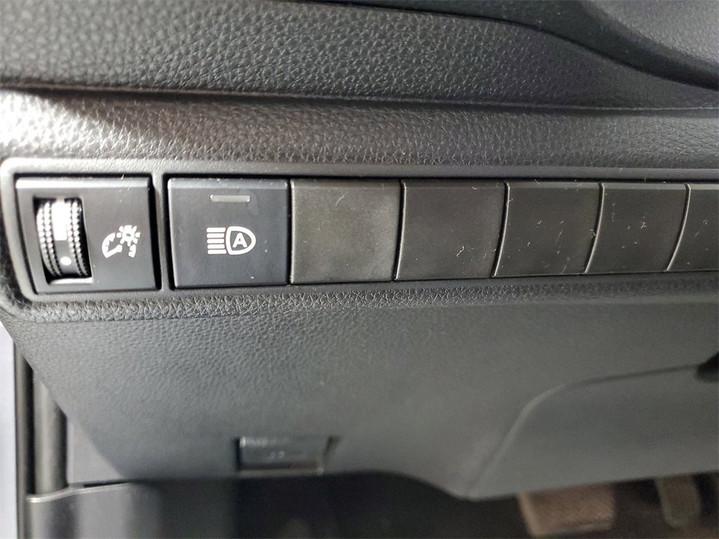 Used 2020 Toyota Corolla LE image 12
