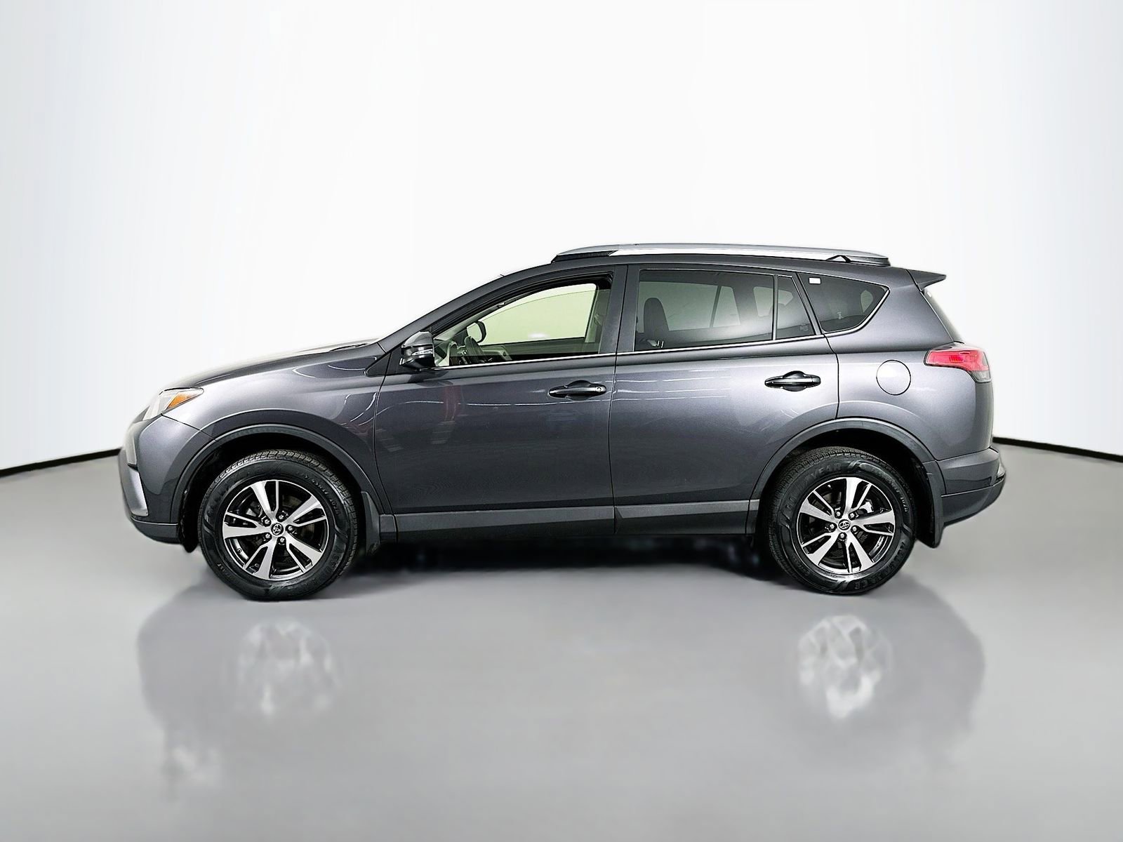 Certified 2018 Toyota RAV4 XLE image 4