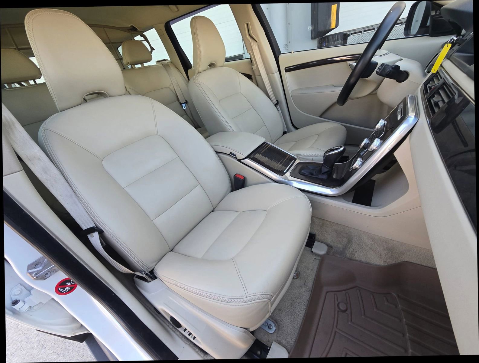 Used 2015 Volvo XC70 T6 AWD/4WD image 21