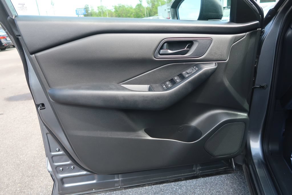 Used 2024 Nissan Rogue S FWD image 16