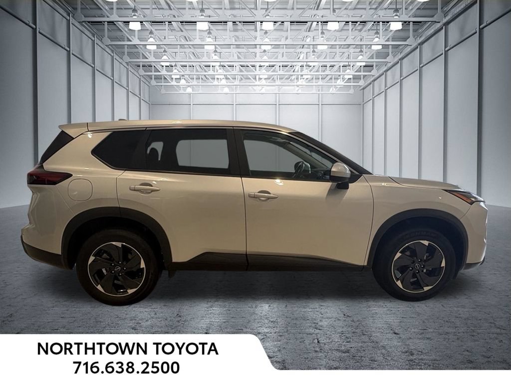 Used 2025 Nissan Rogue SV FWD image 37