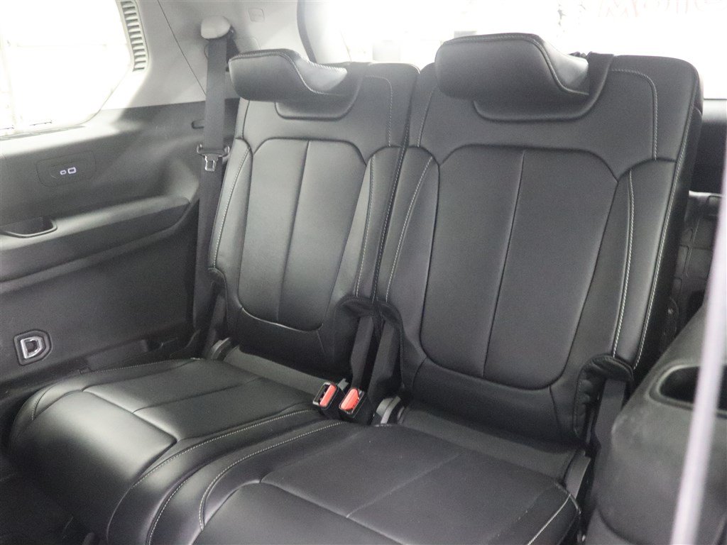 Used 2022 Jeep Grand Cherokee L Limited AWD/4WD image 19