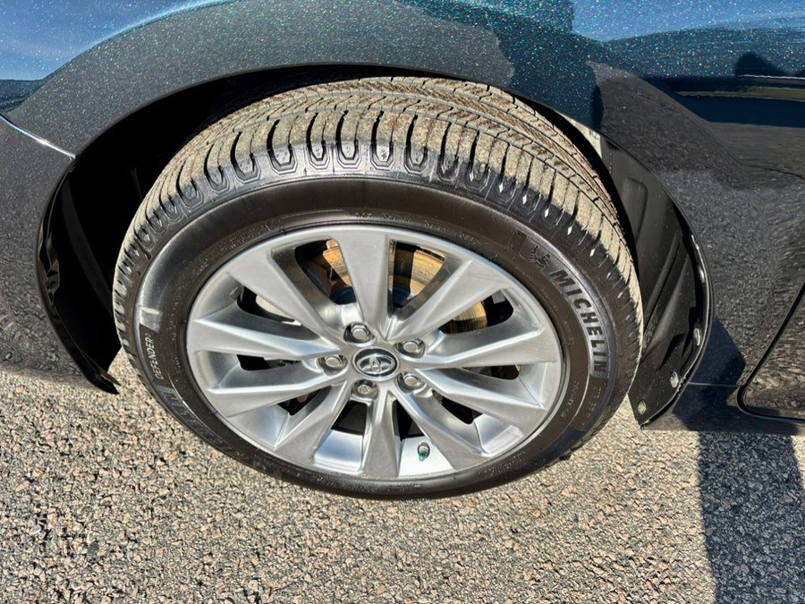 Used 2015 Toyota Camry XLE FWD image 30